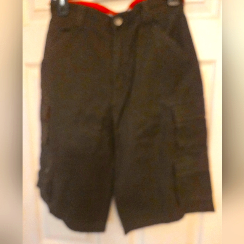 Women cargo shorts.